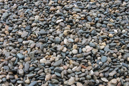  Галька речная окат (серая) фр.40-60 мм купить   в Ростове галька речная серый бежевый рыжий коричневый округлый речной камень 4000 руб/т   фото 
