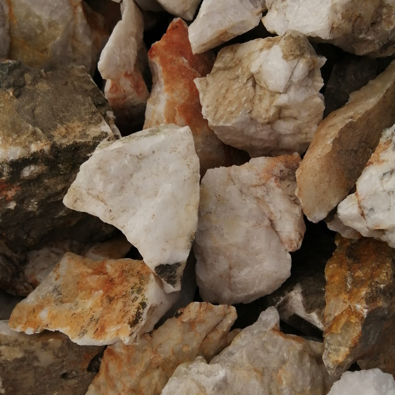 фото Кварц ( фр. 70-100 мм)  купить в Ростове в интернет-портале 