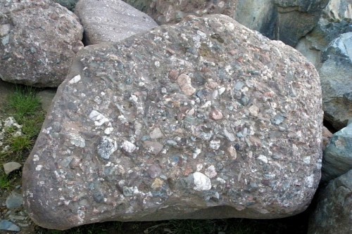  Конгломераты фр. 300-1000 мм.  купить в Ростове кварц мрамор диабаз коричневый, серый зеленоватый речной валун крупный 6500 руб/т   фото 