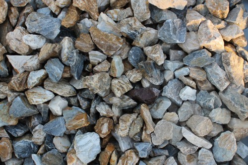  Мраморная крошка (щебень крошка медовый) фр. 20-40 мм.  купить  в Ростове мрамор бежевый рыжий желтый ландшафтная мраморная крошка 9900 руб/т   фото 