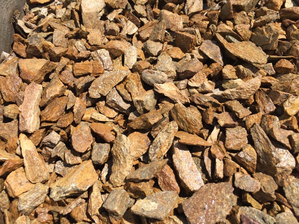  Щебень крошка желтый (ЗЛАТОЛИТ) фр. 10-20 мм.  купить  в Ростове златолит бежевый, золотистый, желтый каменная декоративная крошка щебня златолита 8 000 руб/т   фото 