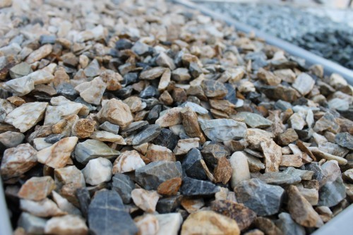  Мраморная крошка (щебень крошка медовый), фр. 10-20 мм.  купить  в Ростове песчаник бежевый, серый каменная ландшафтная крошка  9900 руб/т   фото 