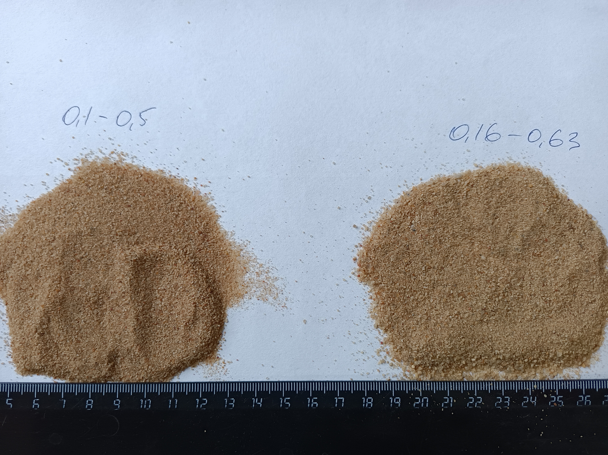 Кварцевый песок для площадок фр. 0,16-0,63 мм.  купить в Ростове фото 